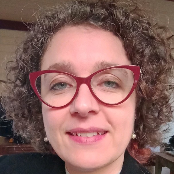 Foto da coordenadora Claudia